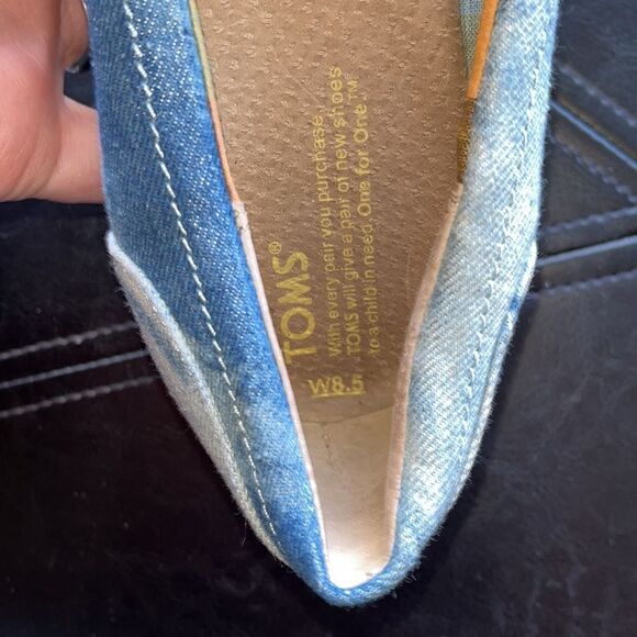 EUC WOMEN’S SIZE 8.5 TOMS TIE DYE DENIM ESPADRILLES WEDGES OPEN TOE HEELS - Picture 3 of 7